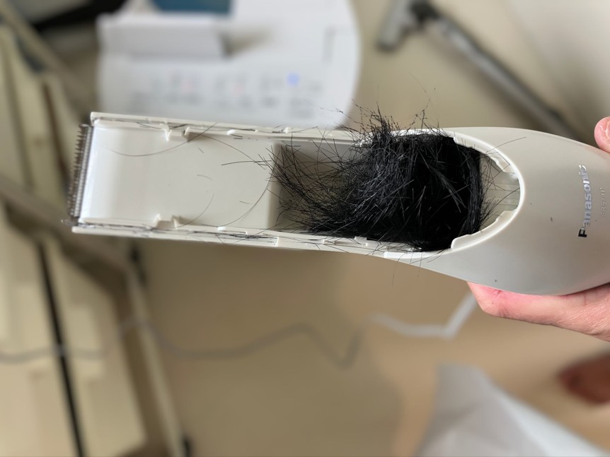 パナソニック バリカン ヘアカッター 緑 ER511P-Gにたまった毛