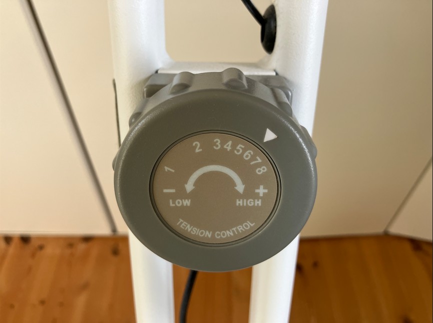 フィットネスバイクTENSION CONTROLつまみ写真