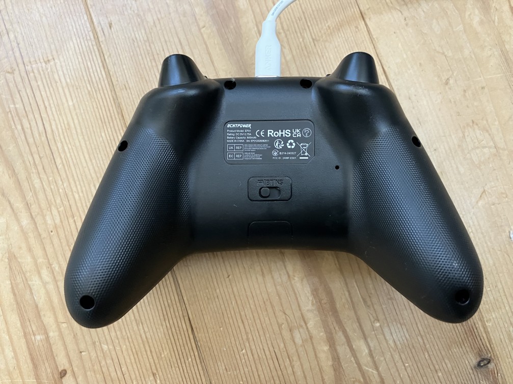 ECHTPowerコントローラー EP01BKの背面写真